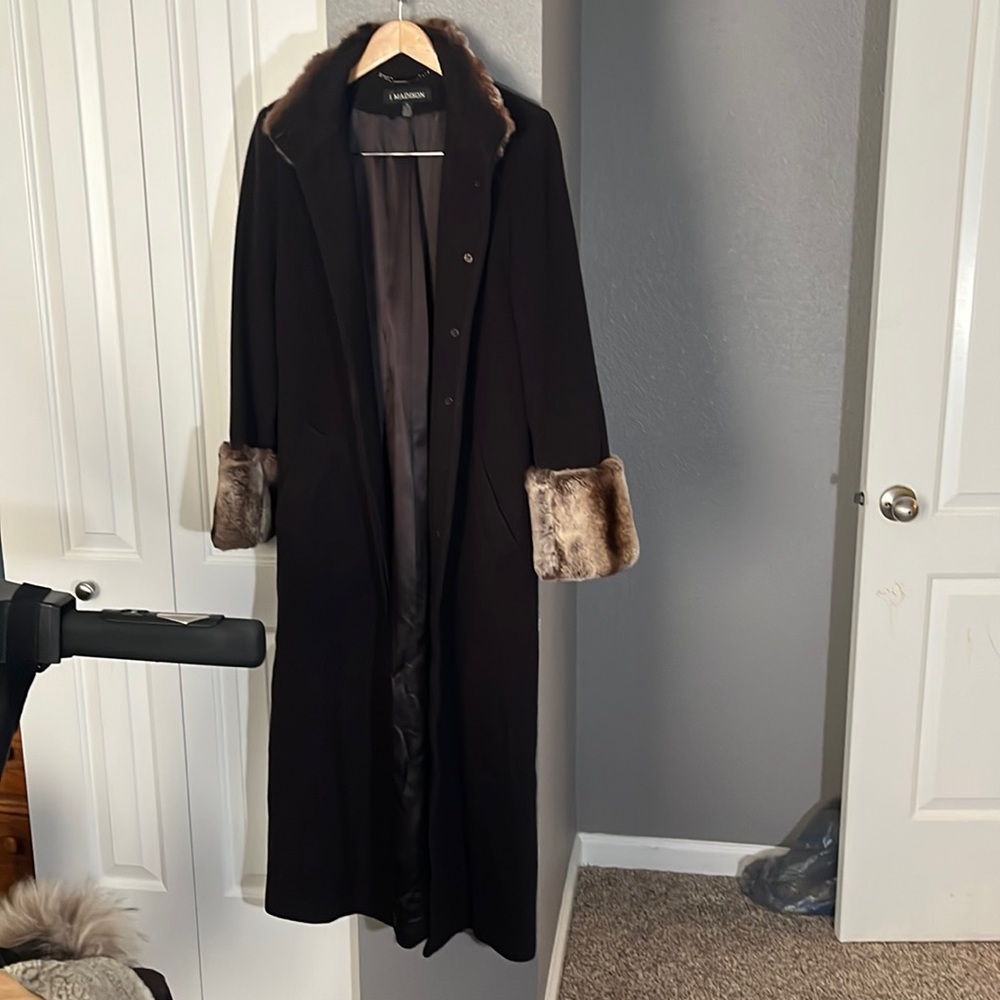 Lambs wool long coat with chinchilla fur